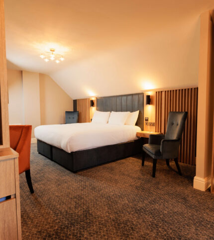 Spacious hotel room with a cosy double bed and modern decor. Perfect for a relaxing stay.